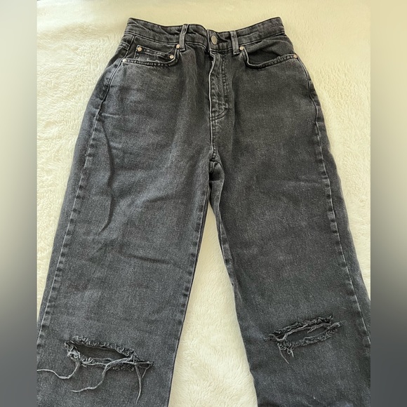 ASOS STRADIVARIUS 90s Dad Jean in Black - Picture 3 of 3